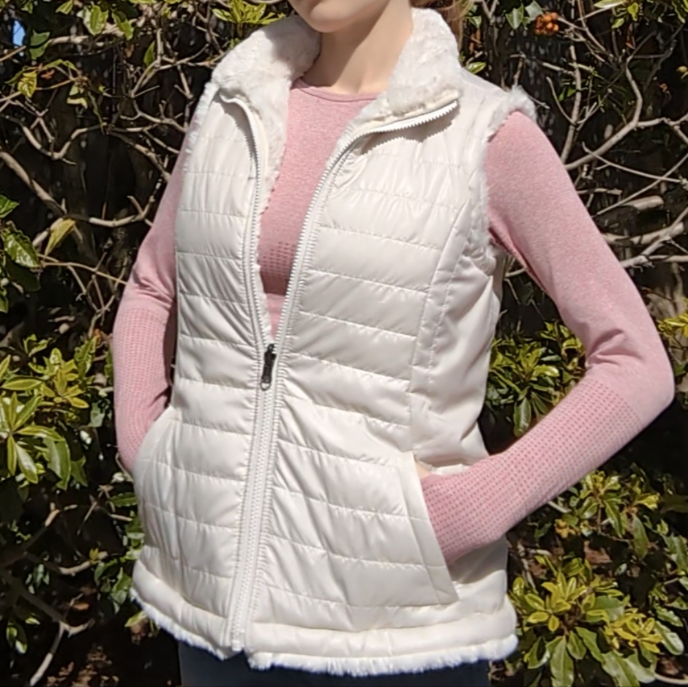 ☁️ Nicole Miller Brand Reversible Faux Fur Small White Vest